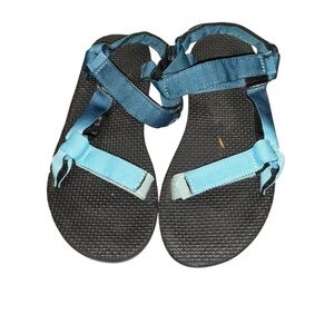 Women’s Original Universal Sandal Size 7